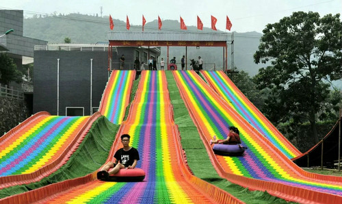 北京七彩旱滑儿童彩虹滑梯游乐设备景区旱地滑雪圈网红旱雪滑道